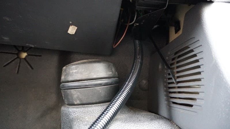 Durchführung Kabel im Fahrgastraum