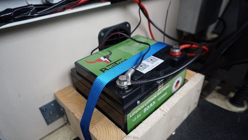 Zweitbatterie in Vorrichtung